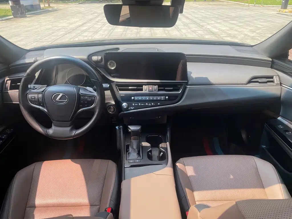 Lexus ES 2023 200 Excellence Edition купить на сайте DeffCars