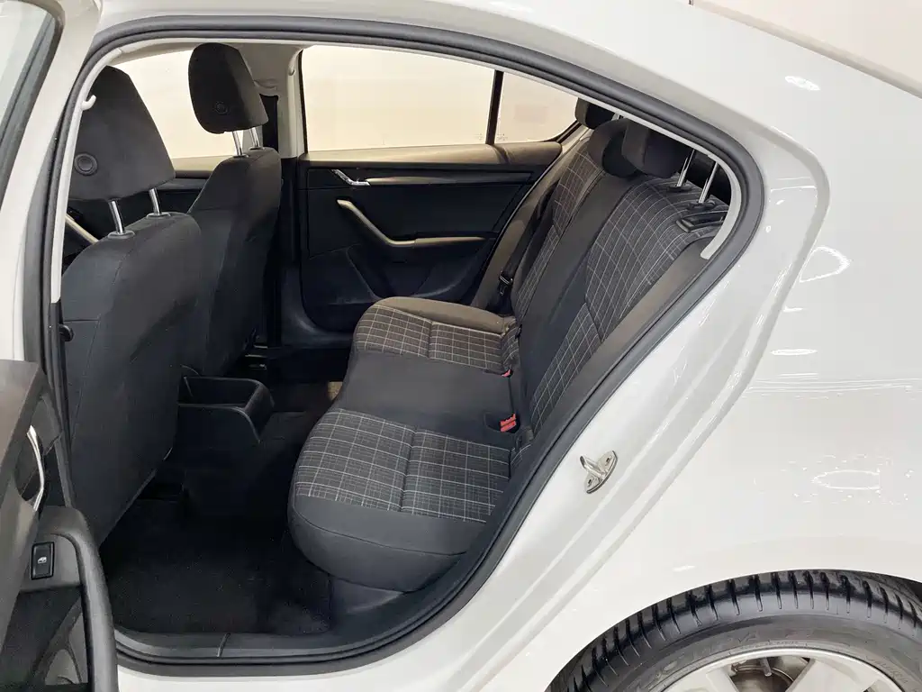 Octavia 2019 1.5L manual standard version National VI купить на сайте DeffCars