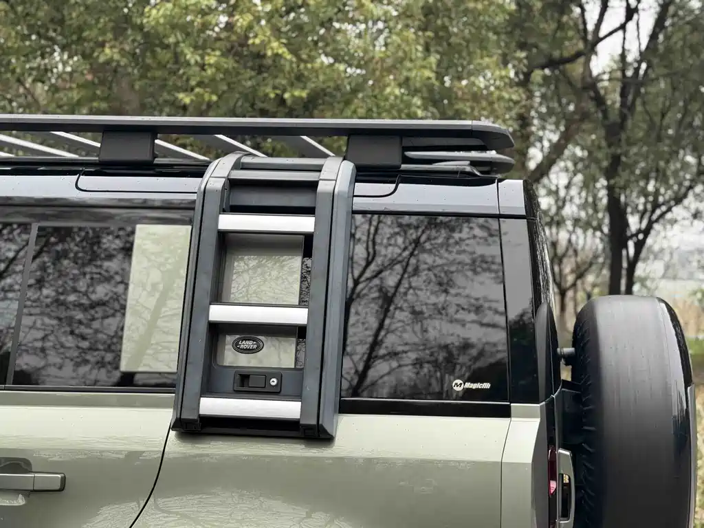 Land Rover Defender 2023 facelift 110 3.0T P400 X-DYNAMIC HSE купить на сайте DeffCars