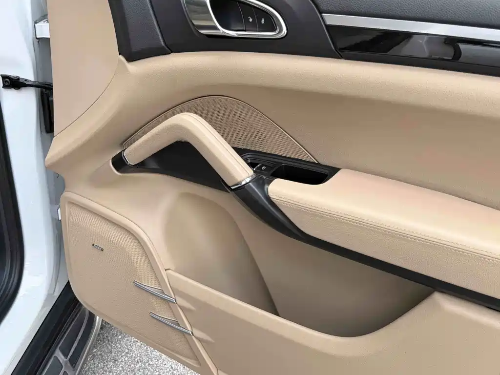 Cayenne 2014 Platinum Edition 3.0T купить на сайте DeffCars