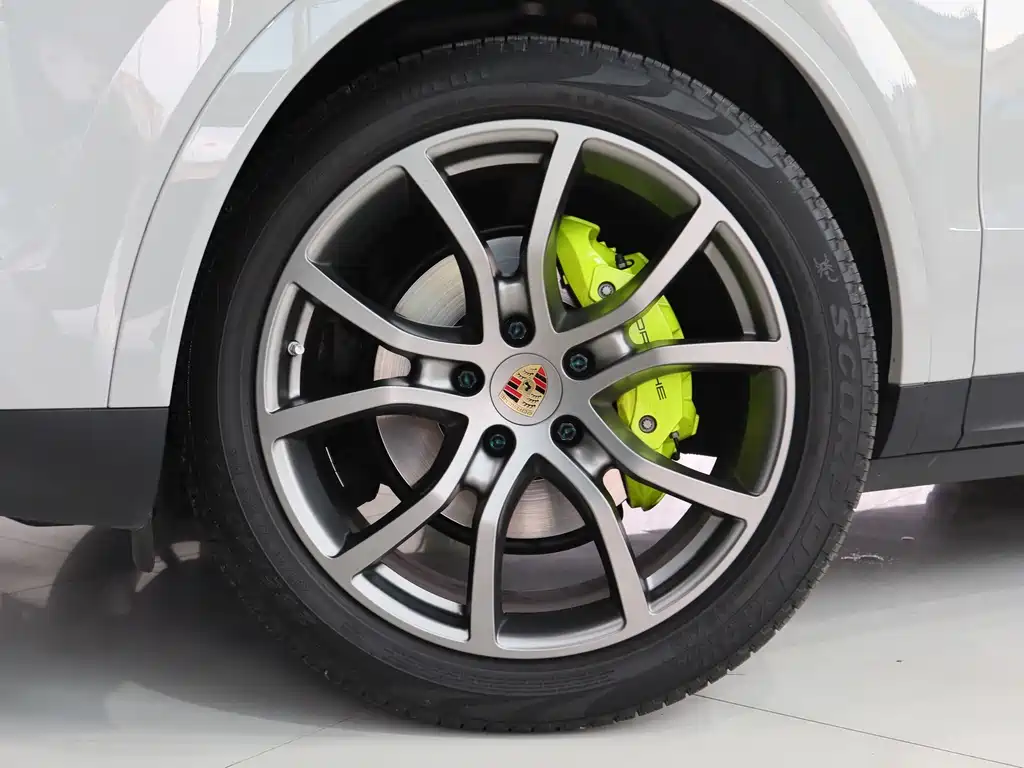 Cayenne New Energy 2022 Cayenne E-Hybrid 2.0T Platinum Edition купить на сайте DeffCars