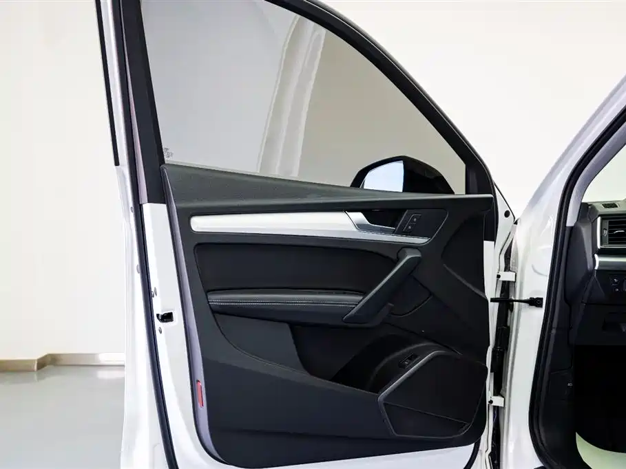 Audi Q5L 2020 facelift 40 TFSI enjoys fashionable style купить на сайте DeffCars