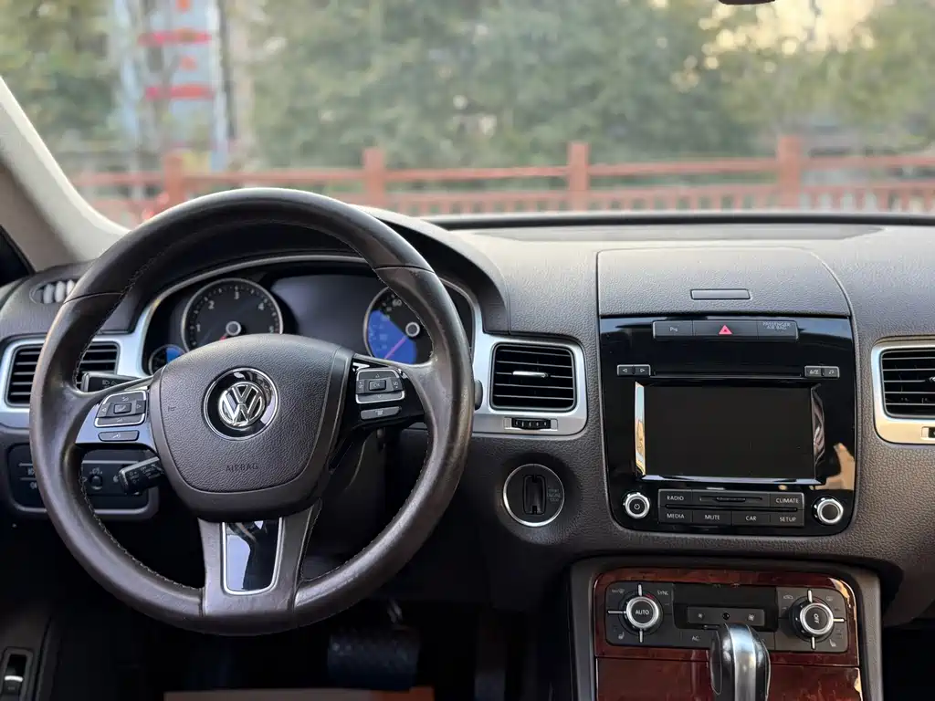 Touareg 2011 3.0TDI diesel standard model купить на сайте DeffCars