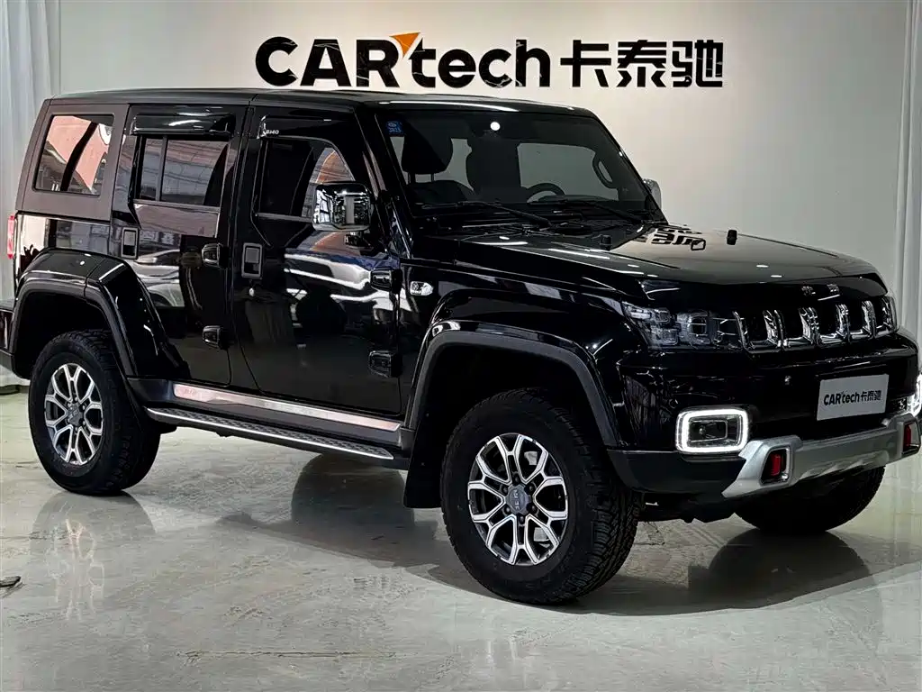 Beijing off-road BJ40 2023 2.0T automatic four-wheel drive city hunter version knight type купить на сайте DeffCars