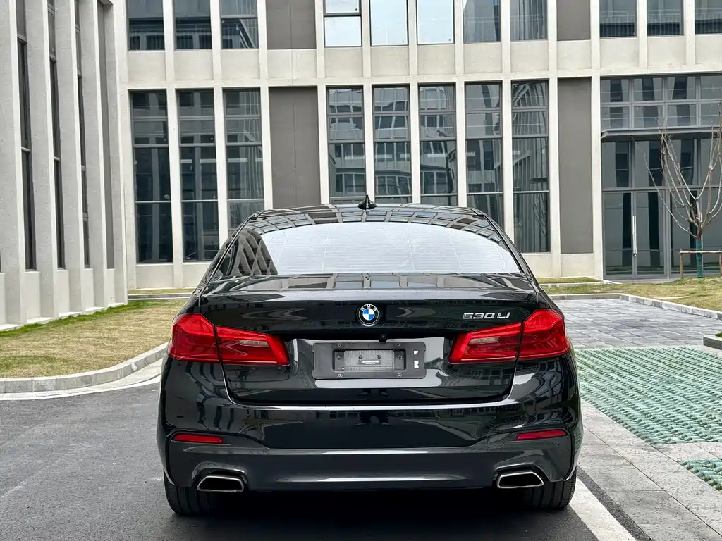 BMW 5 Series 2018 facelift 530Li Exclusive M Sports Package купить на сайте DeffCars