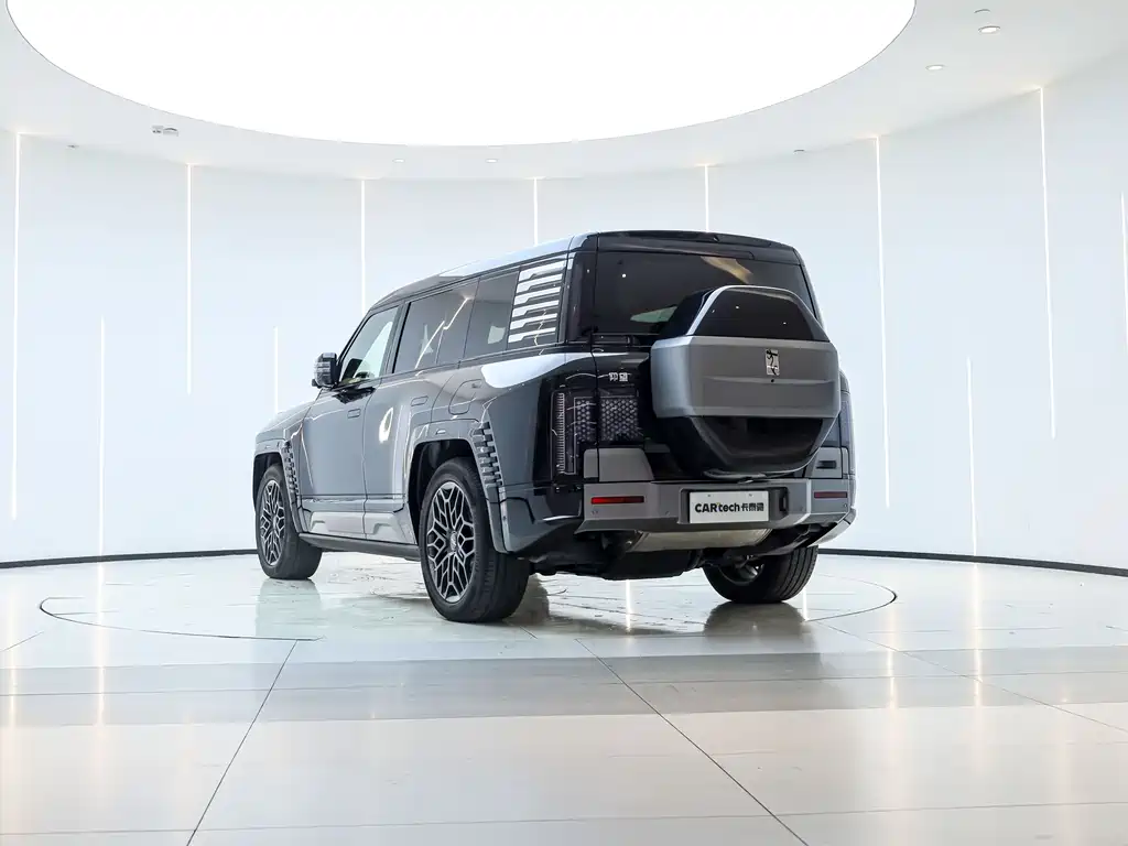 Looking up at U8 2023 Deluxe Edition купить на сайте DeffCars