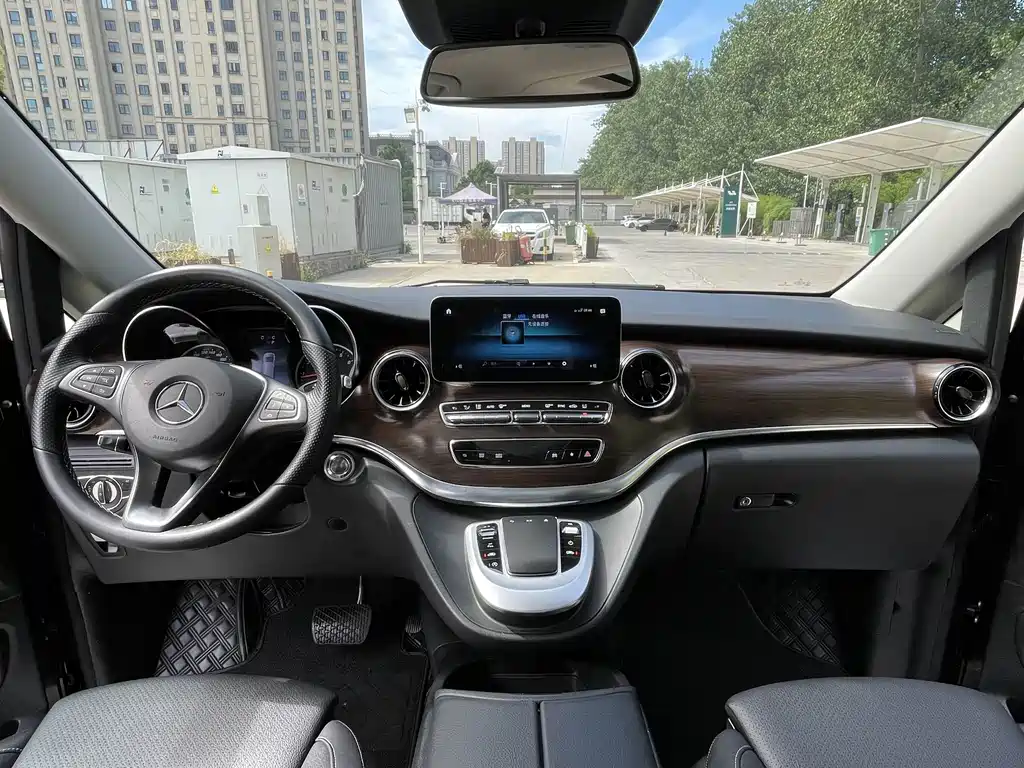 Mercedes V-Class 2022 V 260 Navigator Edition купить на сайте DeffCars