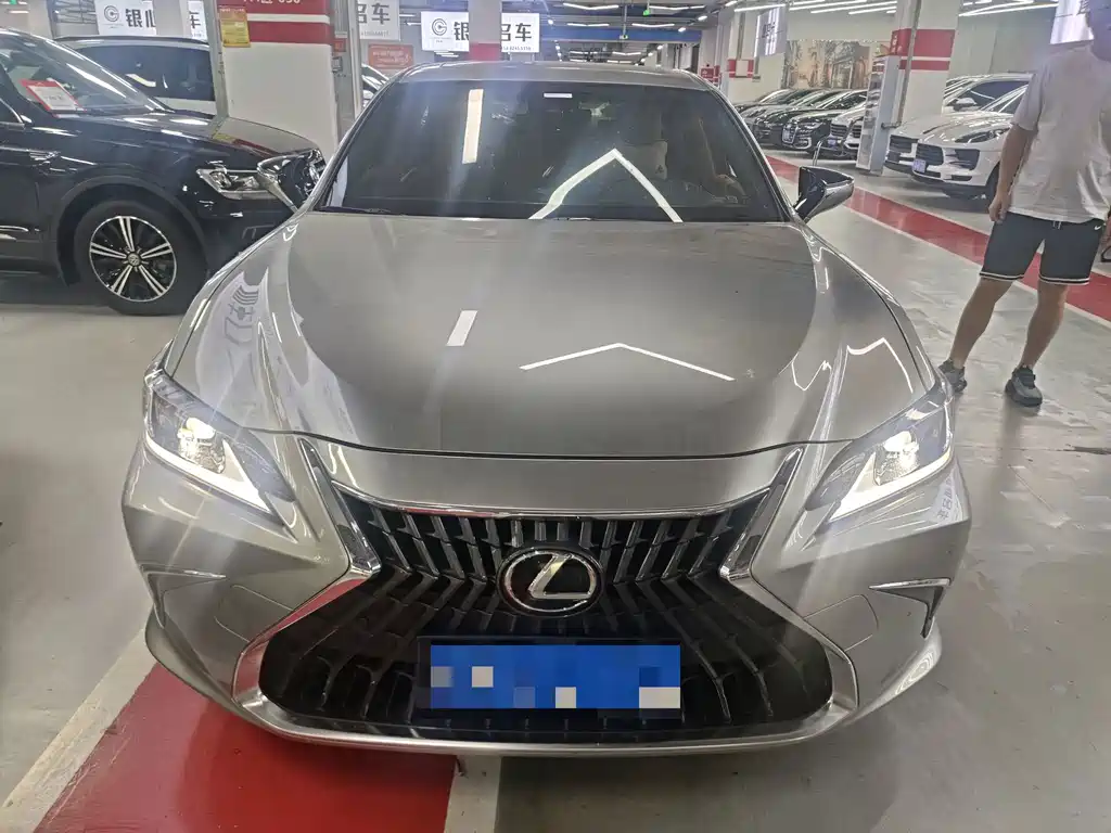 Lexus ES 2023 200 Excellence Edition купить на сайте DeffCars