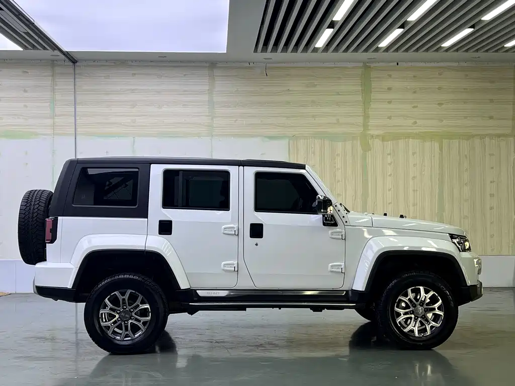 Beijing Off-Road BJ40 2024 2.0T City Hunter Honor Edition купить на сайте DeffCars