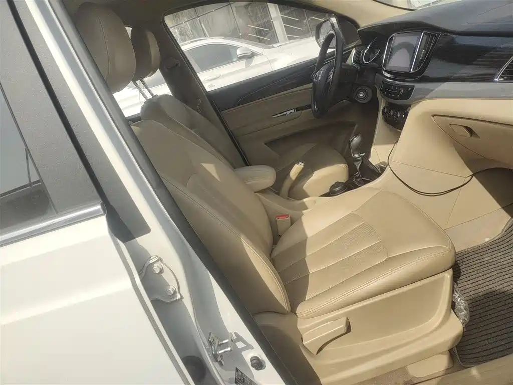 Baojun 730 2016 1.5L manual comfort type 7 seats National V купить на сайте DeffCars