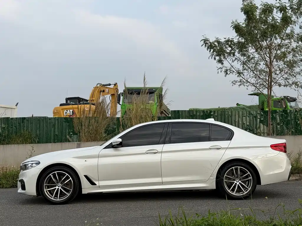 BMW 5 Series 2019 525Li M Sports Package купить на сайте DeffCars