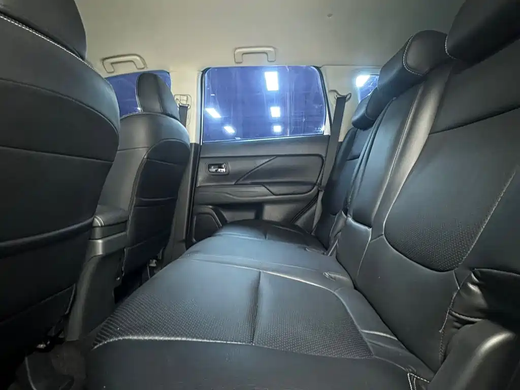 Outlander 2021 2.0L 2WD Smooth Edition 5 seats купить на сайте DeffCars