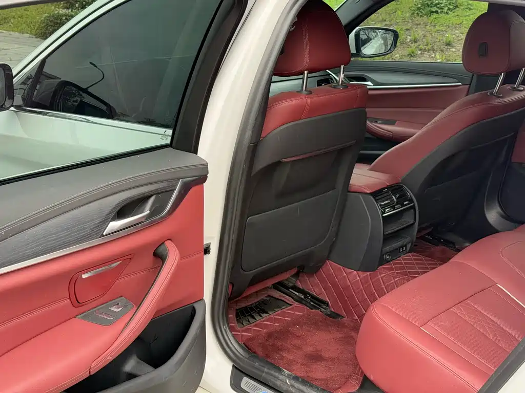 BMW 5 Series 2023 530Li Leading M Sports Package купить на сайте DeffCars