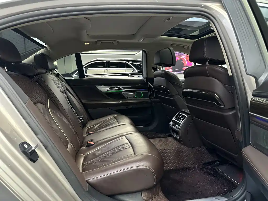 BMW 7 Series 2019 730Li Luxury Package купить на сайте DeffCars