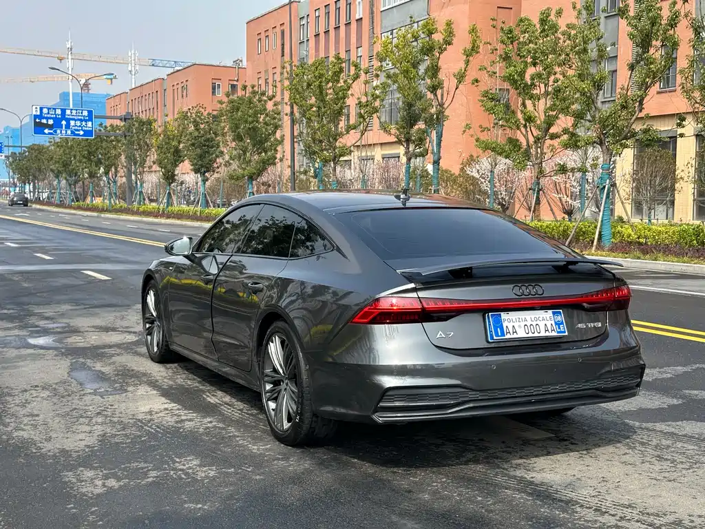 Audi A7 2023 45 TFSI Premium Selection купить на сайте DeffCars