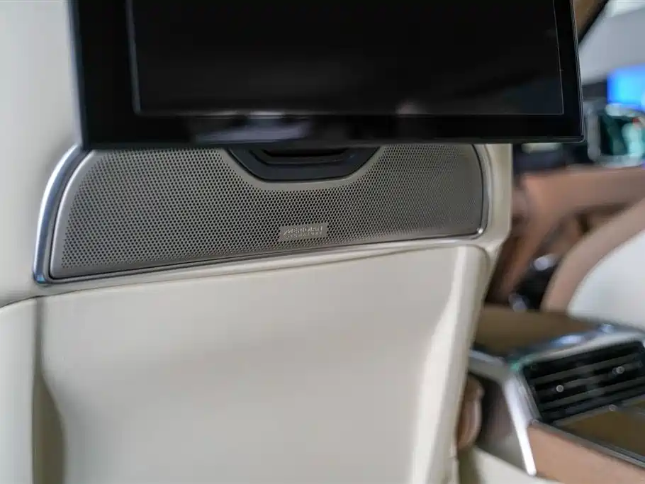 Range Rover 2023 4.4 V8 SV Honor Creation Extended Edition купить на сайте DeffCars