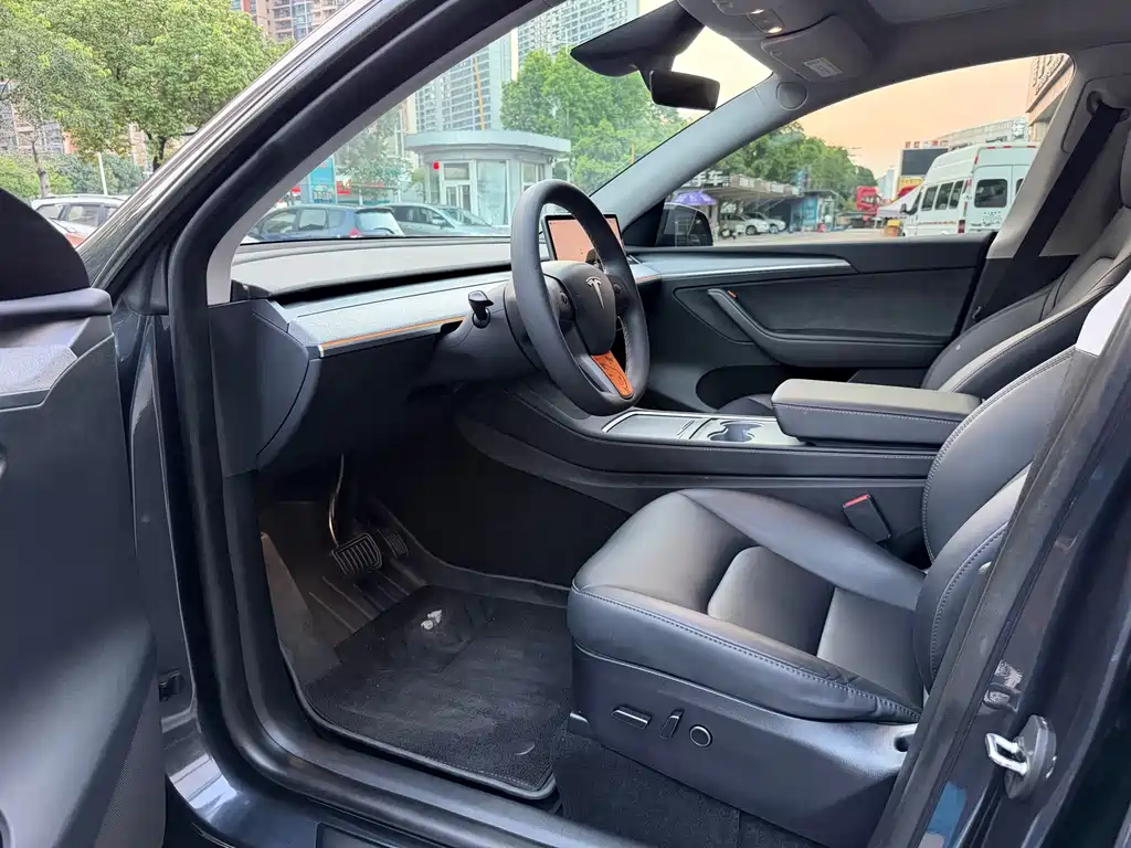 Model Y 2024 rear-wheel drive version купить на сайте DeffCars