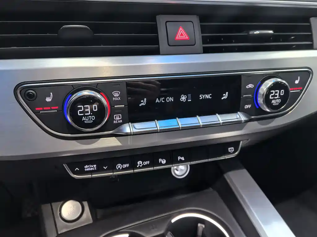 Audi A4L 2019 40 TFSI Sports National VI купить на сайте DeffCars