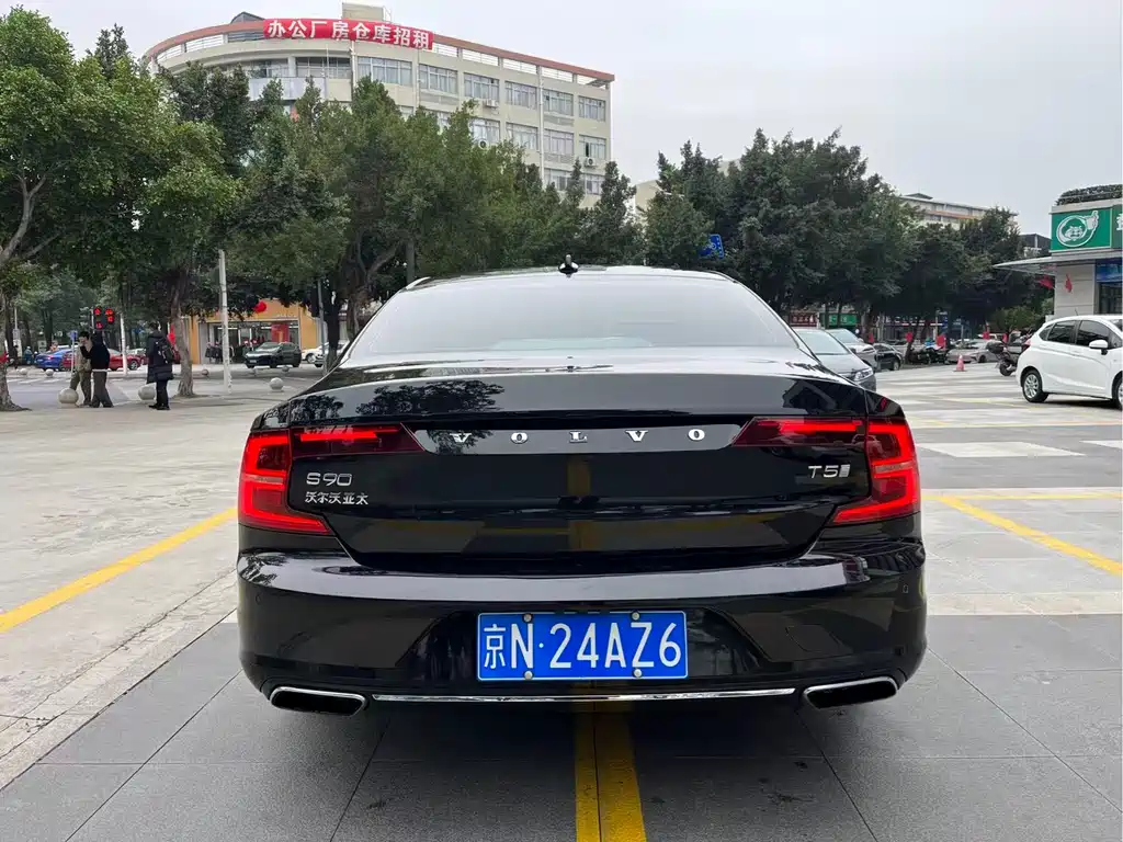 Volvo S90 2018 T5 Zhiya Edition купить на сайте DeffCars