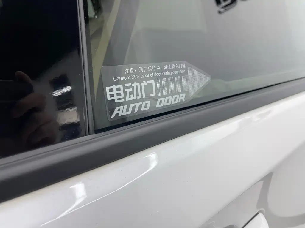 Buick GL8 2023 ES Lu Zun Exclusive Model купить на сайте DeffCars