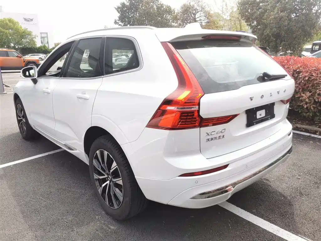 Volvo XC60 2025 B5 four-wheel drive Zhiyuan luxury version купить на сайте DeffCars