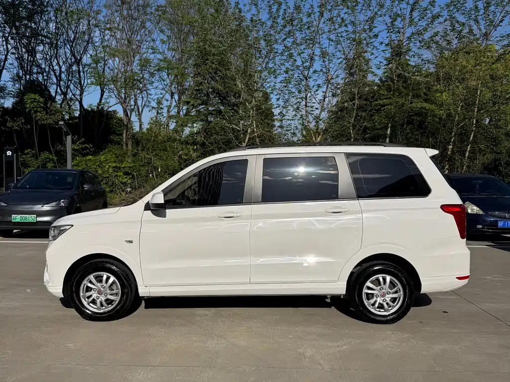 Wuling Hongguang 2021 facelift 1.5L S Comfort Hydraulic Assist LAR купить на сайте DeffCars