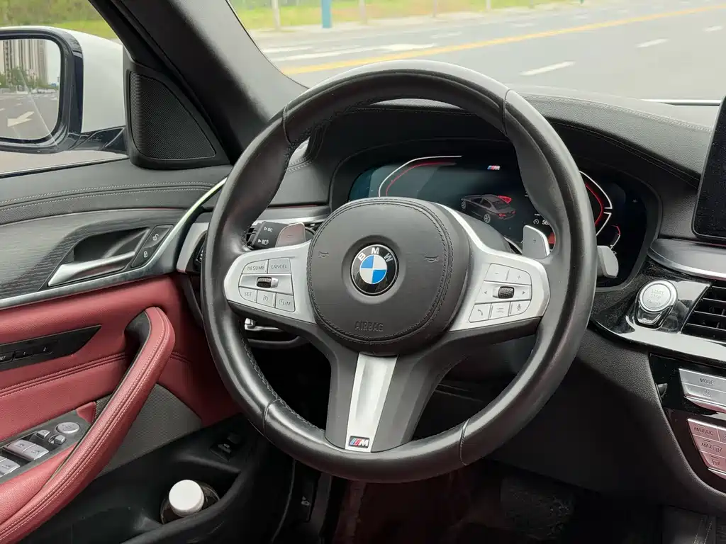 BMW 5 Series 2023 530Li Leading M Sports Package купить на сайте DeffCars
