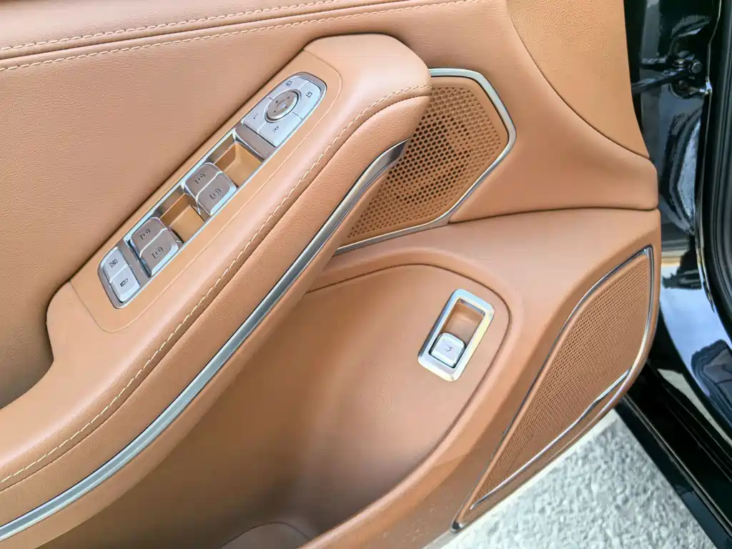 Hongqi H9 2020 2.0T Zhilian Flagship Edition купить на сайте DeffCars