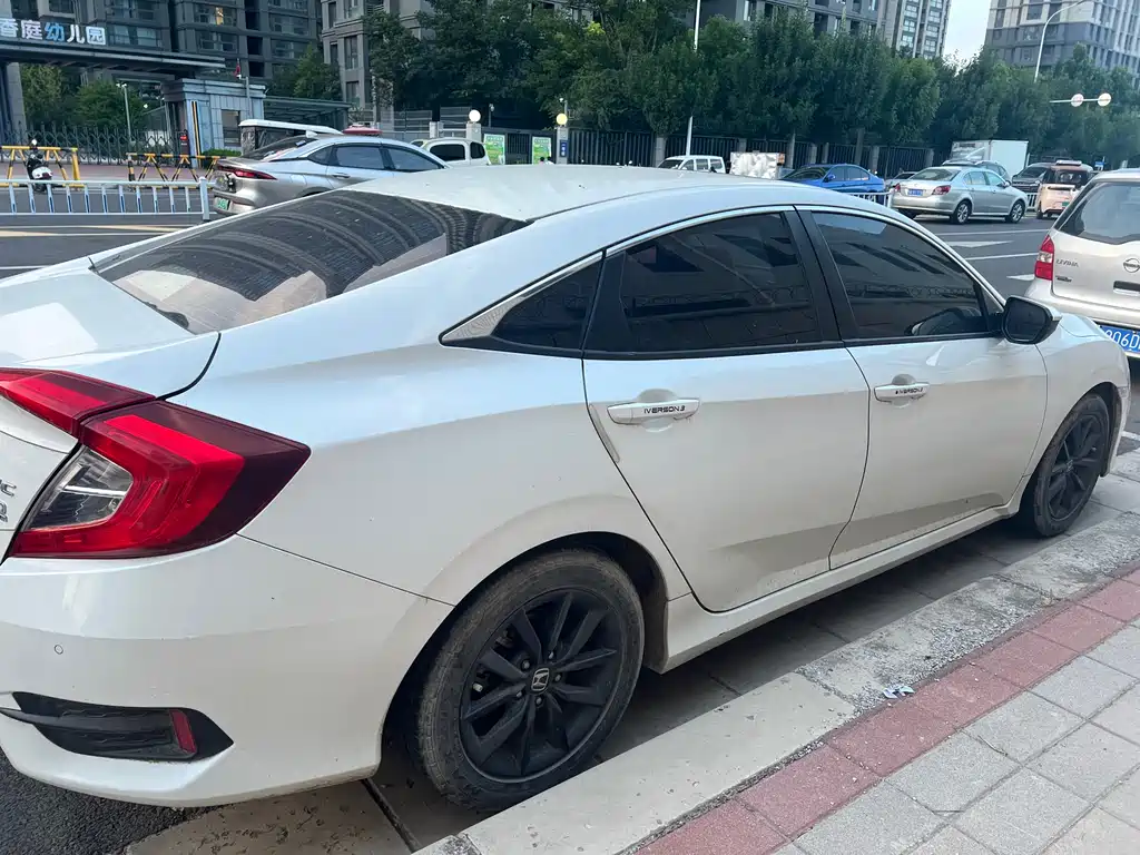 Civic 2019 220TURBO CVT Dynamic Edition National V купить на сайте DeffCars