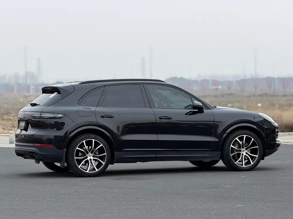 Cayenne New Energy 2023 Cayenne E-Hybrid 2.0T купить на сайте DeffCars