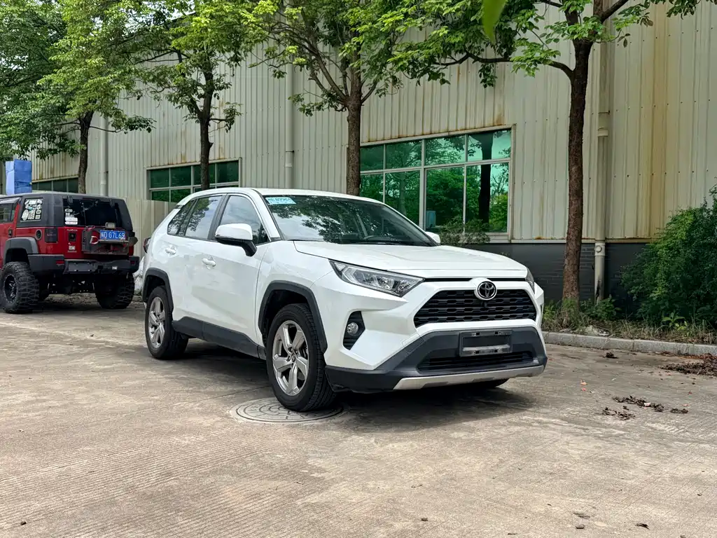 RAV4 Rongfang 2022 2.0L CVT two-wheel drive fashion version купить на сайте DeffCars