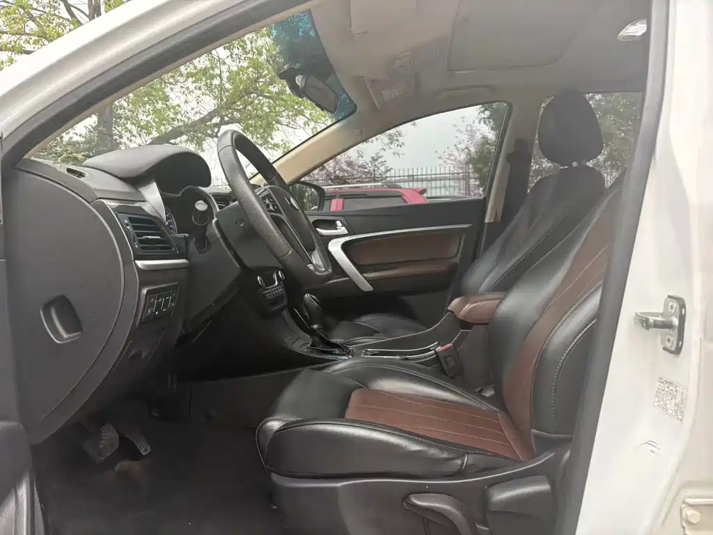 Emgrand 2017 hatchback RS million model 1.5L CVT upward version купить на сайте DeffCars