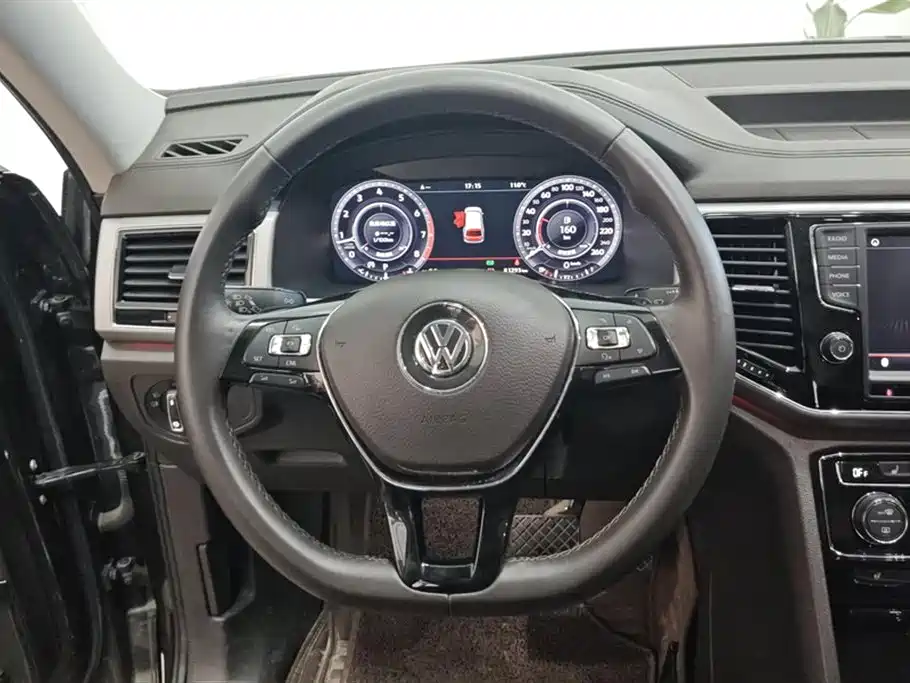 Touron 2017 330TSI two-wheel drive flagship version купить на сайте DeffCars