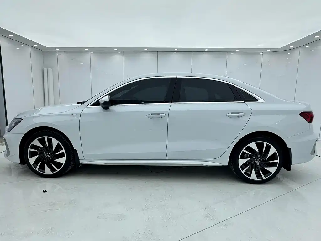 Audi A3 2022 A3L Limousine 35 TFSI Fashionable and Sporty купить на сайте DeffCars