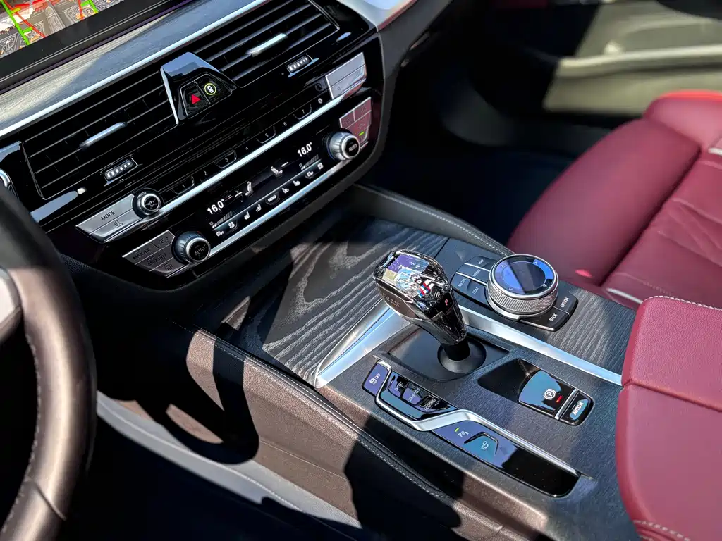 BMW 5 Series 2023 facelift 530Li exclusive M sports package купить на сайте DeffCars
