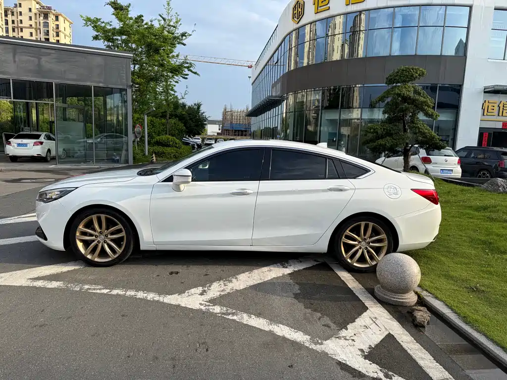 Hongqi H5 2018 30TD Smart Connected Edition купить на сайте DeffCars