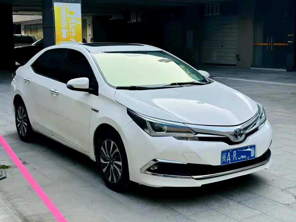 Corolla 2017 facelift dual engine 1.8L E-CVT leading version купить на сайте DeffCars