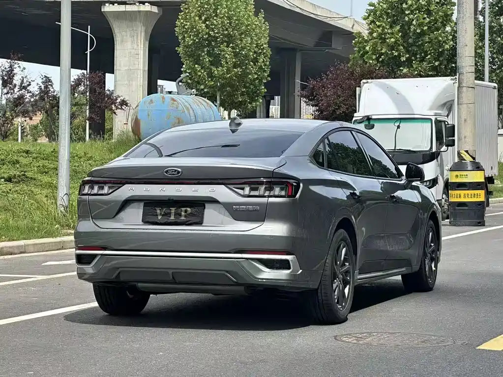 Mondeo 2025 2.0T EcoBoost Luxury купить на сайте DeffCars