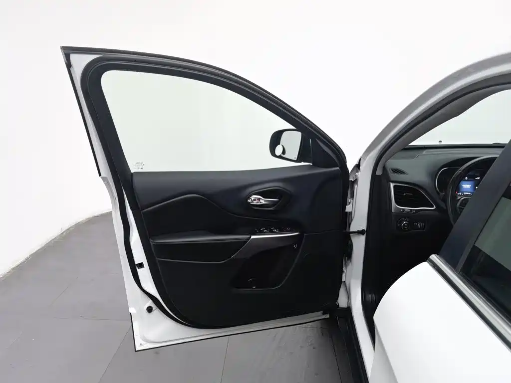 Liberty Light 2019 2.0T four-wheel drive exclusive version, National VI купить на сайте DeffCars