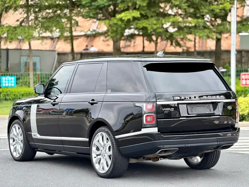 Range Rover 2022 3.0 L6 400PS Legendary Extended Classic Edition купить на сайте DeffCars