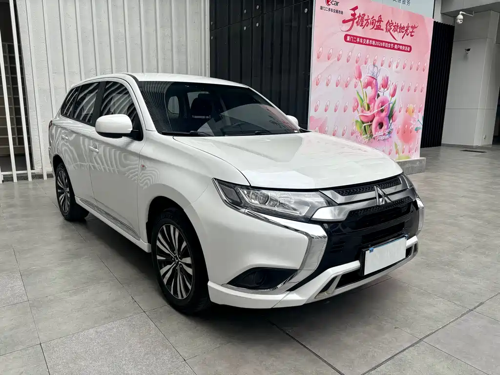 Outlander 2021 facelift 2.0L 2WD smooth version 5 seats купить на сайте DeffCars
