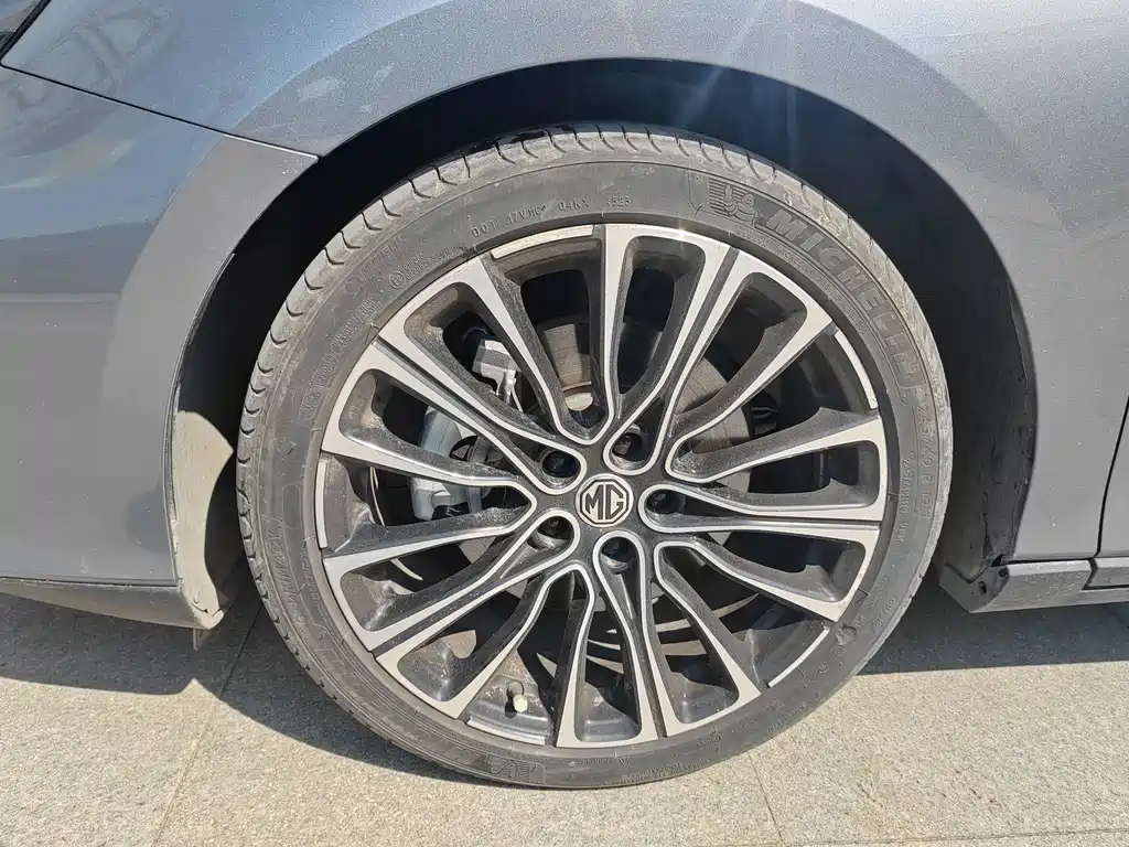 MG7 2023 2.0T Automatic Beauty Hunting Exclusive Edition купить на сайте DeffCars