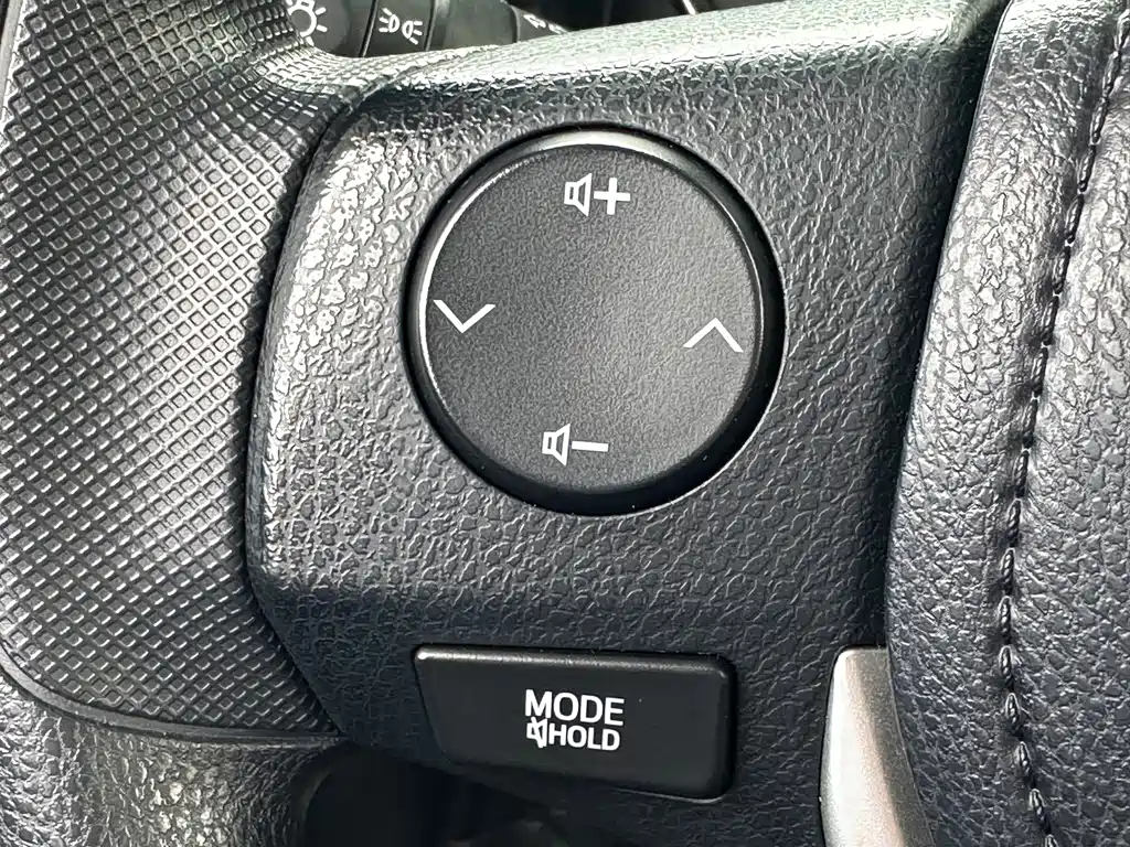 Corolla 2017 facelift dual engine 1.8L E-CVT leading version купить на сайте DeffCars