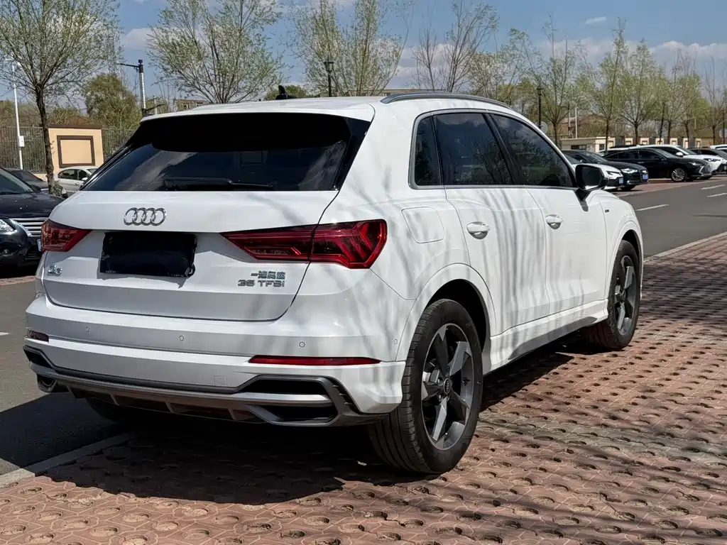 Audi Q3 2022 35 TFSI Fashionable and Dynamic купить на сайте DeffCars