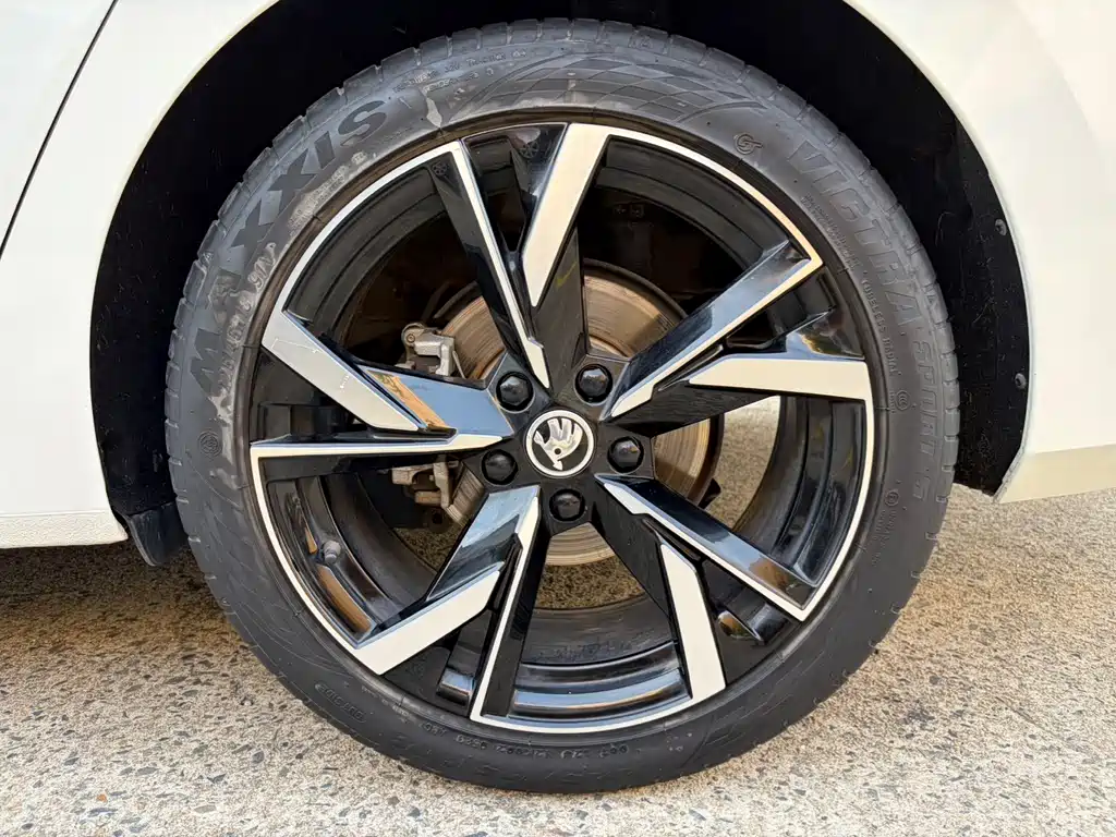 Octavia 2023 facelift PRO TSI280 exclusive version купить на сайте DeffCars