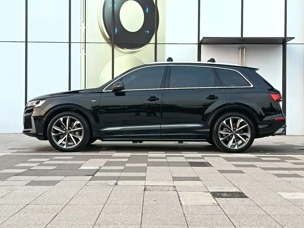 Audi Q7 2022 55 TFSI quattro S line sports купить на сайте DeffCars