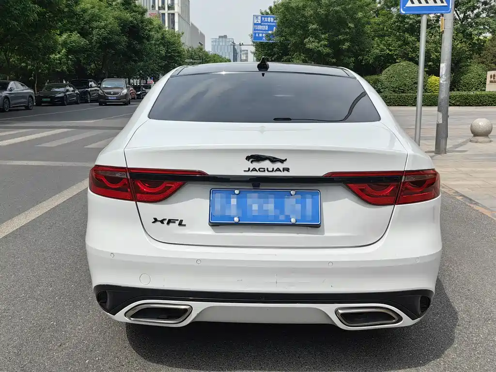 Jaguar XFL 2021 XFL 2.0T P250 four-wheel drive obsidian sports version купить на сайте DeffCars