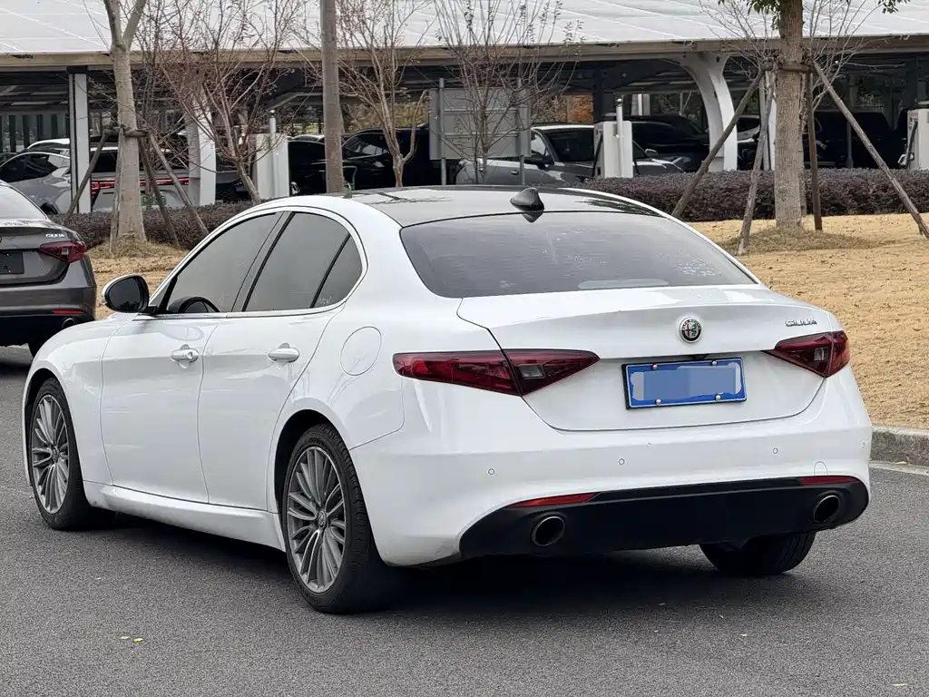 Giulia Juliet 2017 2.0T 280HP Luxury Edition купить на сайте DeffCars