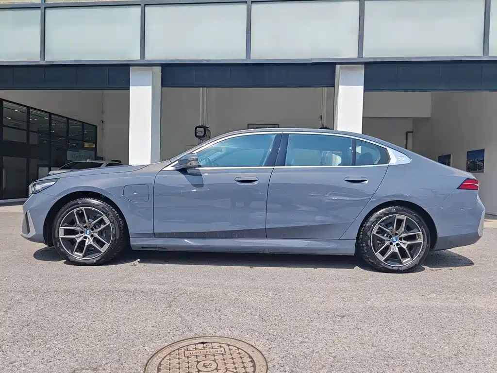 BMW i5 2024 eDrive 35L Exclusive Luxury Package купить на сайте DeffCars