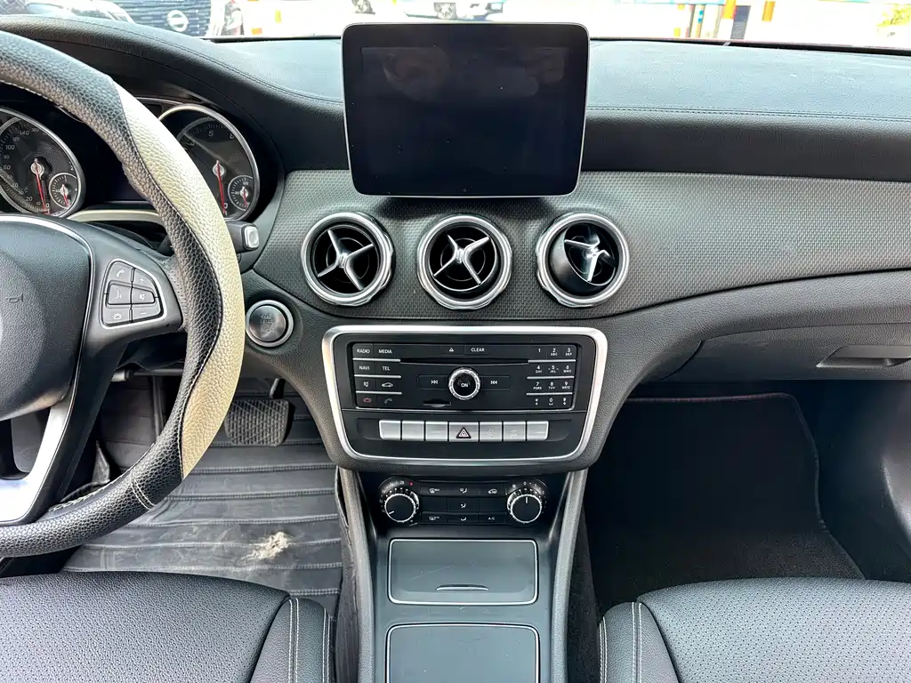 Mercedes-Benz GLA 2018 GLA 200 Fashion Model купить на сайте DeffCars